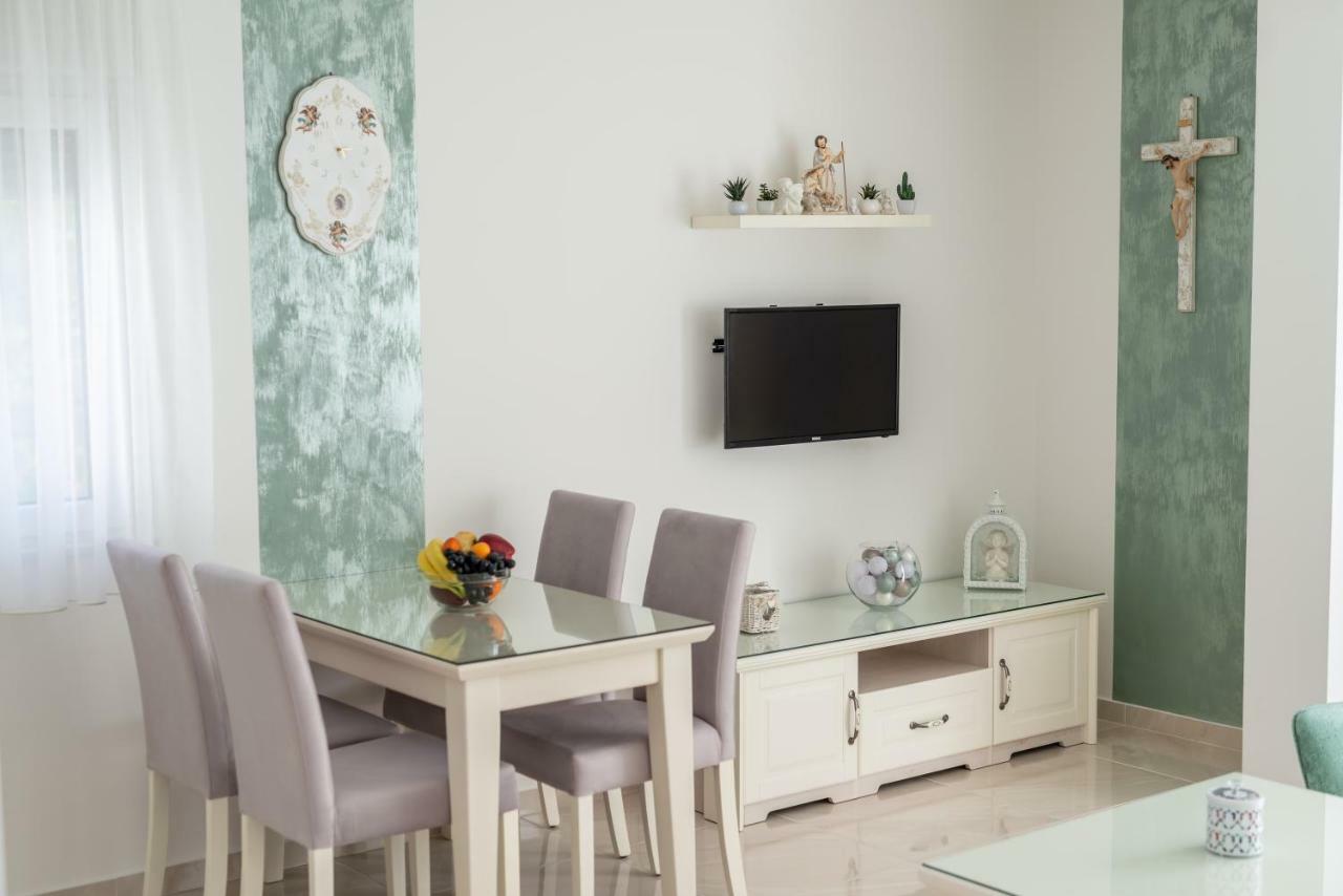 Gloria Apartments 2 เมจูโกเรีย ภายนอก รูปภาพ